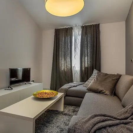 Maris Apartment *