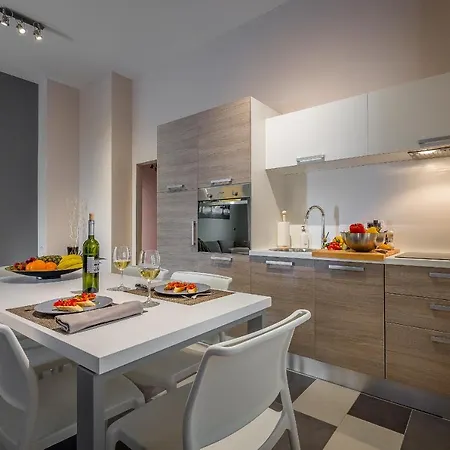 公寓 Maris 罗维尼